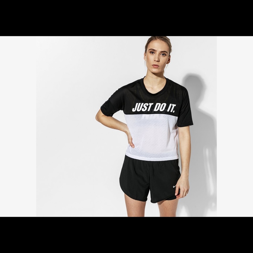 Nike Women's Tailwind Sport Distort Short-Sleeve